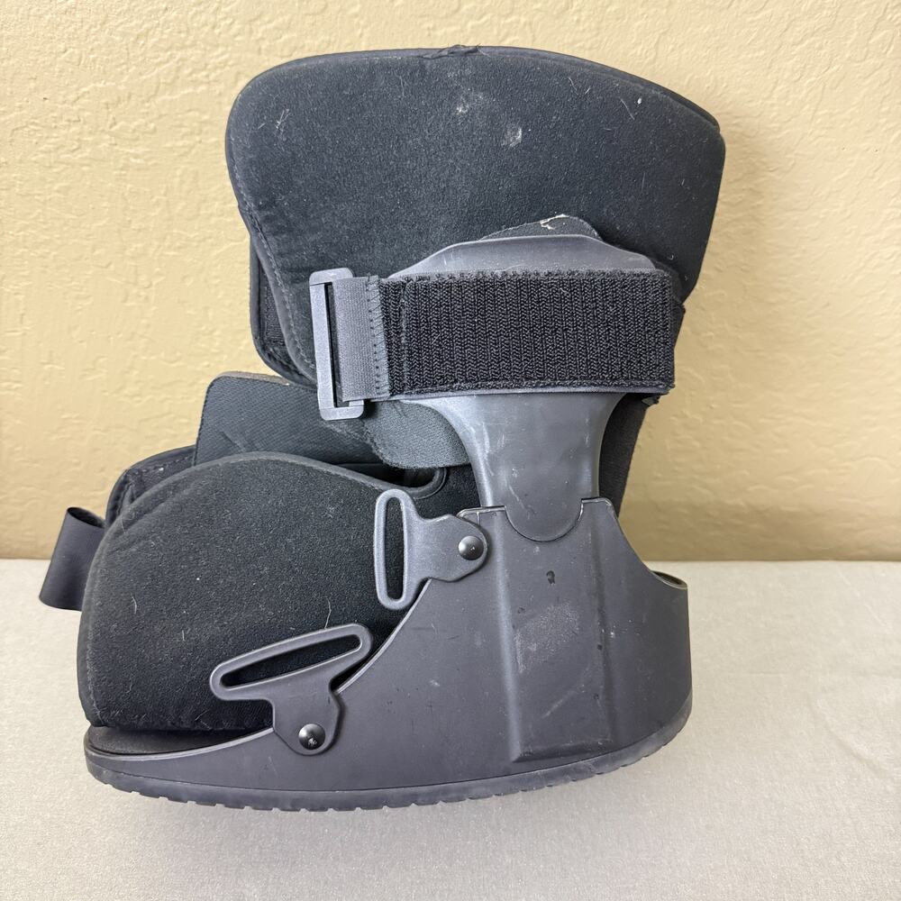 United Ortho Air Cam Walker Fracture Boot Black Size Small Orthopedic Walking